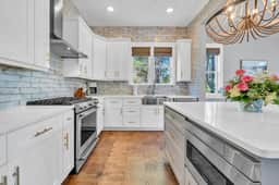 Walk to Beach in 15! Pet Friendly, Pool, Dock