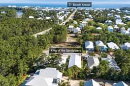 Furry friends on 30A! Walk to beach! 4 Bikes! Pool