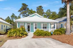Furry friends on 30A! Walk to beach! 4 Bikes! Pool