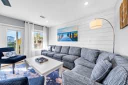 1 min Walk to Beach, Private Heated Pool, Bikes!