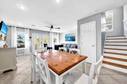 1 min Walk to Beach, Private Heated Pool, Bikes!