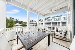 Luxury townhome, Walk to beach, Pool, Sleeps 9
