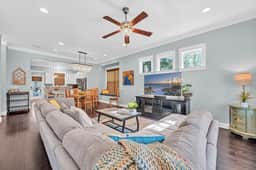 Pet Friendly, Golf cart, 2 Bikes, Community Pool!