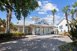 Pet Friendly, Golf cart, 2 Bikes, Community Pool!