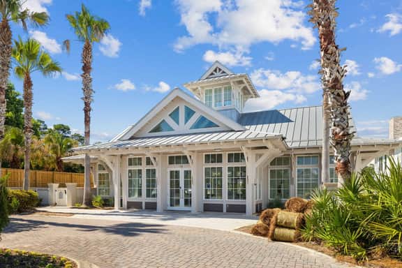 Walk to Beach in 15! Pet Friendly, Pool, Dock