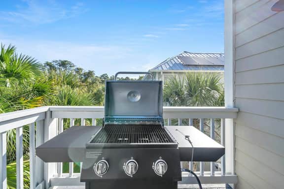 Walk to Beach in 15! Pet Friendly, Pool, Dock
