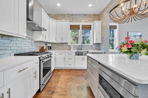 Walk to Beach in 15! Pet Friendly, Pool, Dock