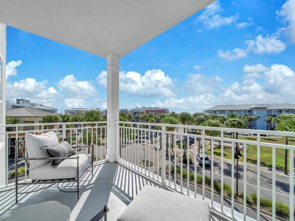 Walk to Deeded Beach! Beach Gear! Hot Tub! Pools!