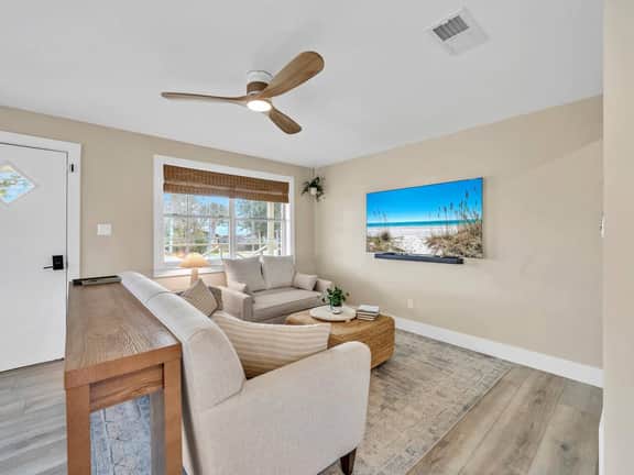 Pet Friendly! Walk to Beach! Fenced Yard!