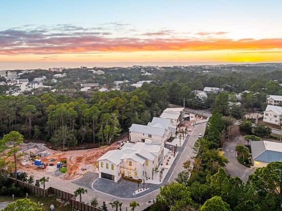 Pets! Private Pool! Walk to Beach! Bikes and LSV