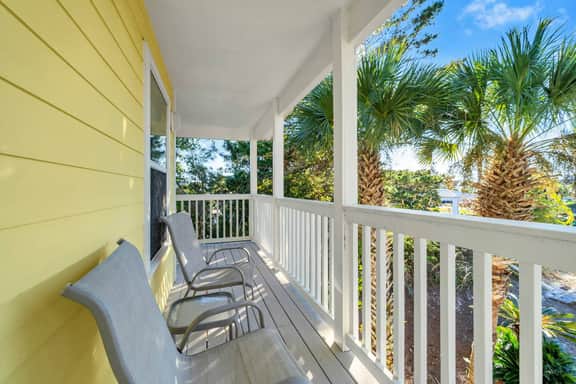 1 min Walk to Beach, Private Heated Pool, Bikes!