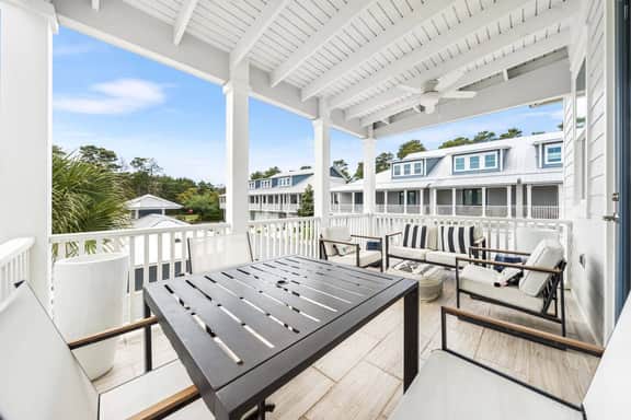 Luxury townhome, Walk to beach, Pool, Sleeps 9