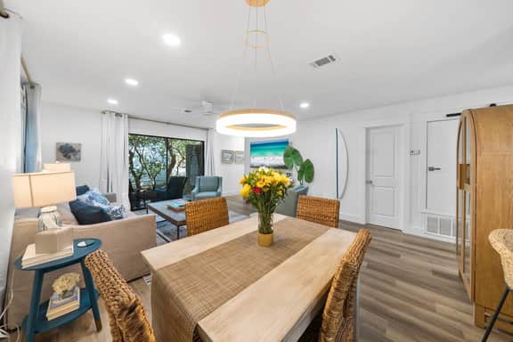 30A Sleeps 7, Pools, Tennis, Walk to Beach