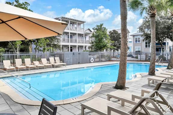 Two Pools, Private Beach, Bikes, Walk to Beach