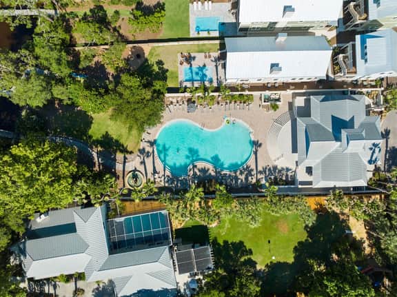 Pet Friendly, Golf cart, 2 Bikes, Community Pool!