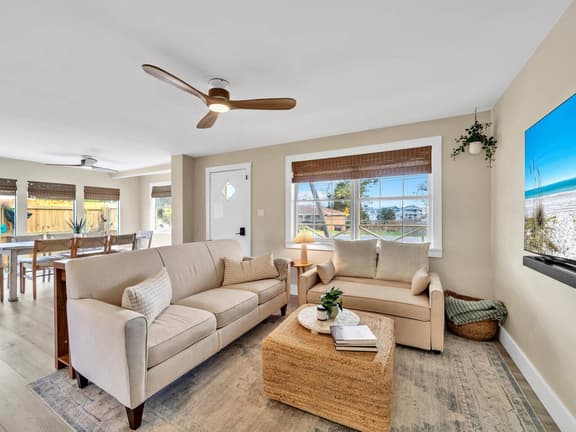 Pet Friendly! Walk to Beach! Fenced Yard!